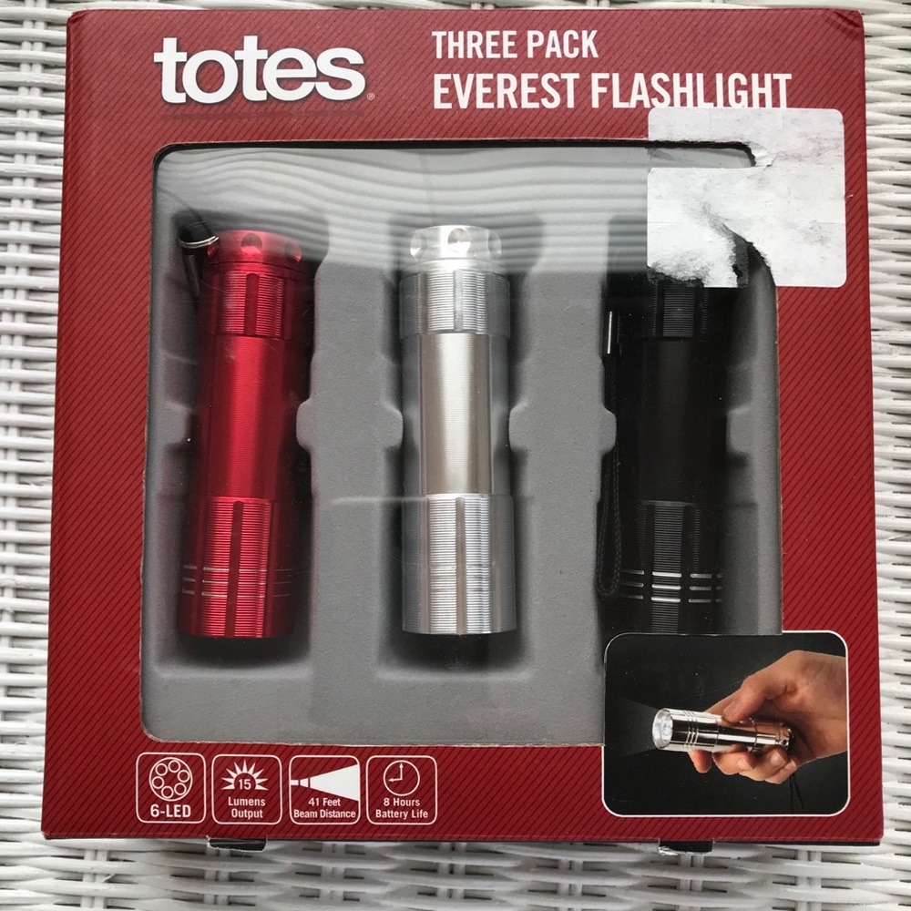 Totes three Everlast mini flashlights